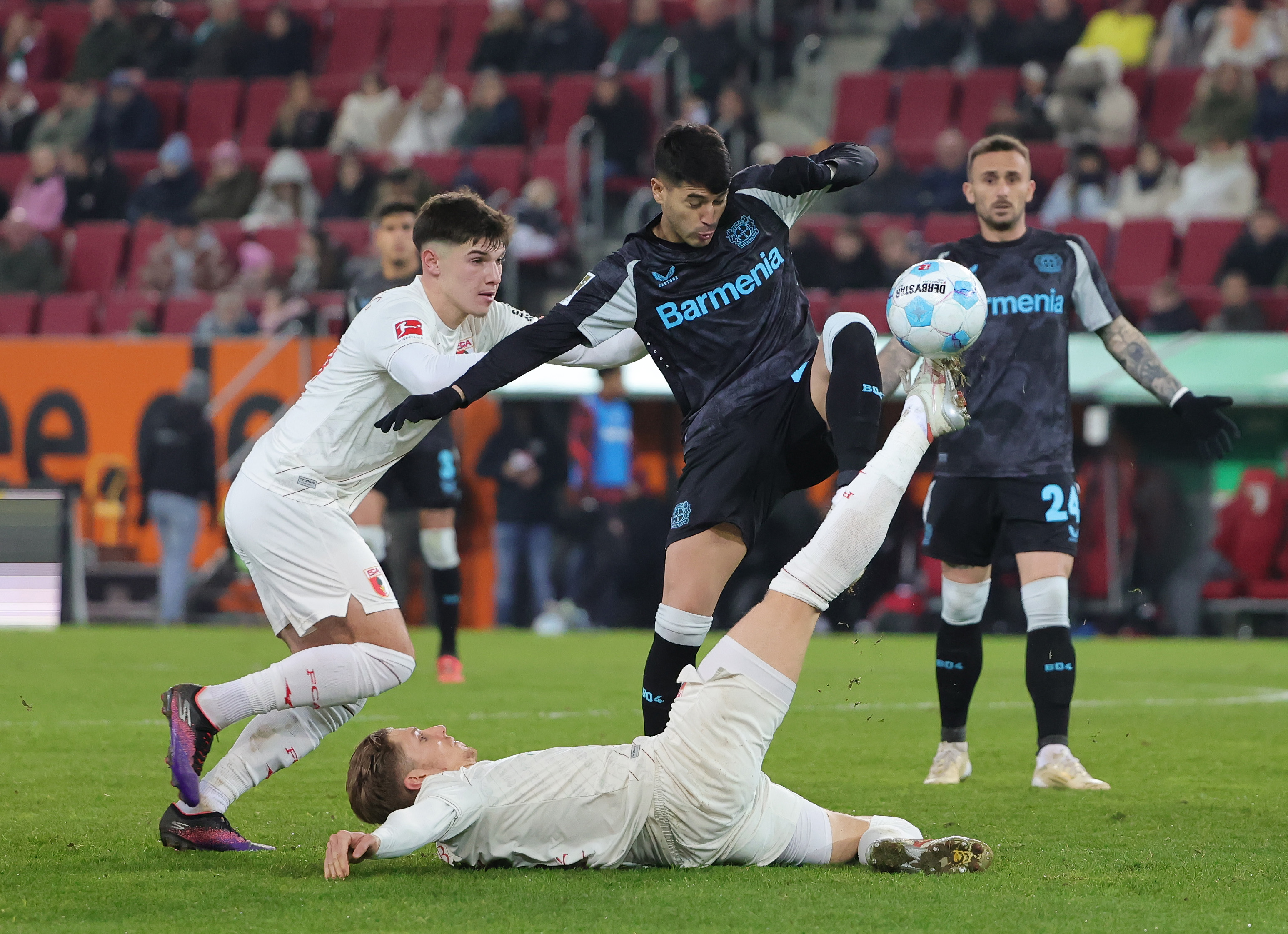 赛地聚焦——德国杯赛前热度飙升，拜仁慕尼黑官宣签约，目标明确，训练强度明显提升的简单介绍九游互动体验