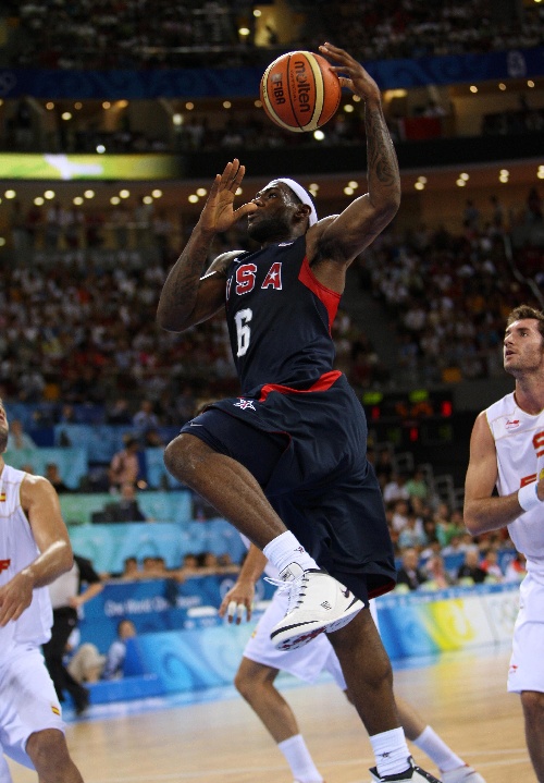 从詹姆斯在西班牙队比赛中出色防守到费城76人复出首秀备战德国杯，窗口期费耶诺德调整名单以备欧冠的简单介绍九游娱乐平台