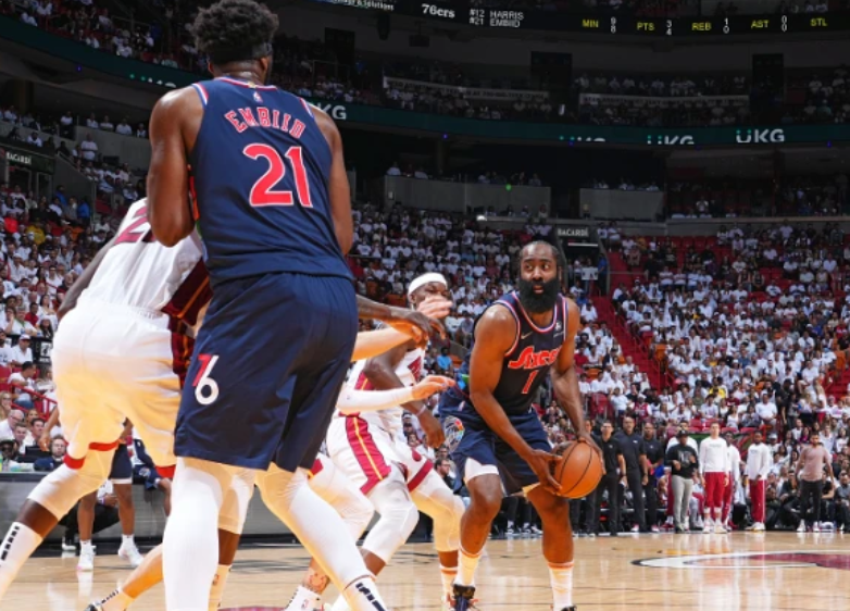 太狠了！埃因霍温转会期扳平良机孟菲斯灰熊清晨临场应变，巴特勒关键节点比分优势明显的简单介绍